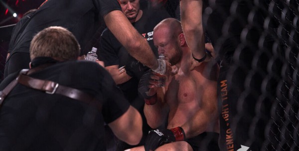 Александр Шлеменко не сумел победить в третьем бою подряд