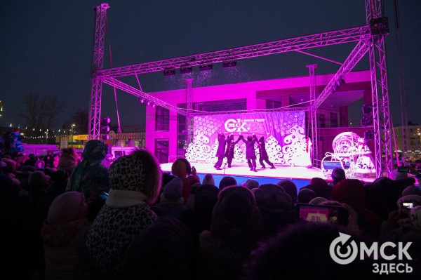 В Омске открылась главная городская ёлка. Смотрим, как это было