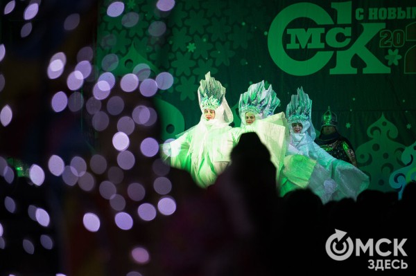 В Омске открылась главная городская ёлка. Смотрим, как это было