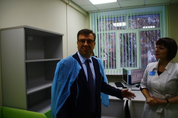 
									Мураховский показал детскую больницу, где раньше выпадали рамы   [ФОТО]  