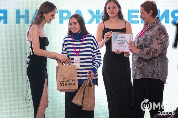 "Надеюсь, до скинни мы не дойдём". Омский молодой дизайнер о том, куда движется современная мода "Надеюсь, до скинни мы не дойдём". Омский молодой дизайнер о том, куда движется современная мода