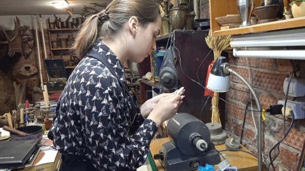 Омские студенты осваивают косторезное искусство