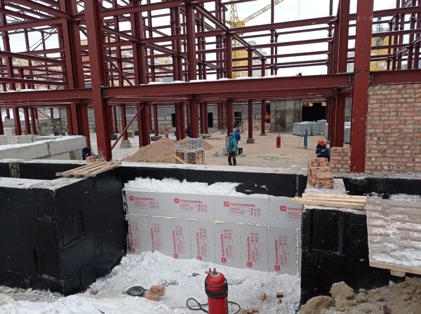 
									На окраине Омска строят огромную школу со множеством фишек   [ФОТО]  