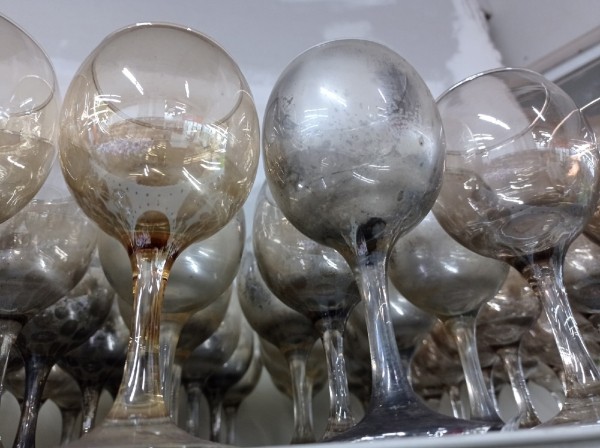 
									Закопченные игрушки, посуда в саже и черные прокладки: омичам продают то, что не сгорело в «Триумфе»   [ФОТО]  