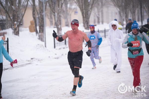 Рождественский полумарафон пробежали спортсмены из Африки, а выиграли - сибиряки Рождественский полумарафон пробежали спортсмены из Африки, а выиграли - сибиряки