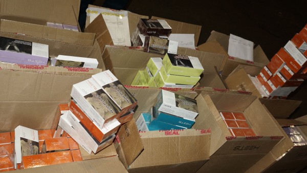 
									В Омск пытались завести 120 тысяч нелегальных стиков    [ФОТО]  