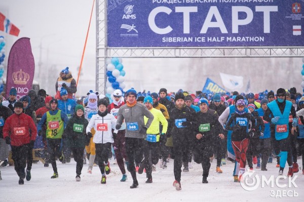 Рождественский полумарафон пробежали спортсмены из Африки, а выиграли - сибиряки Рождественский полумарафон пробежали спортсмены из Африки, а выиграли - сибиряки