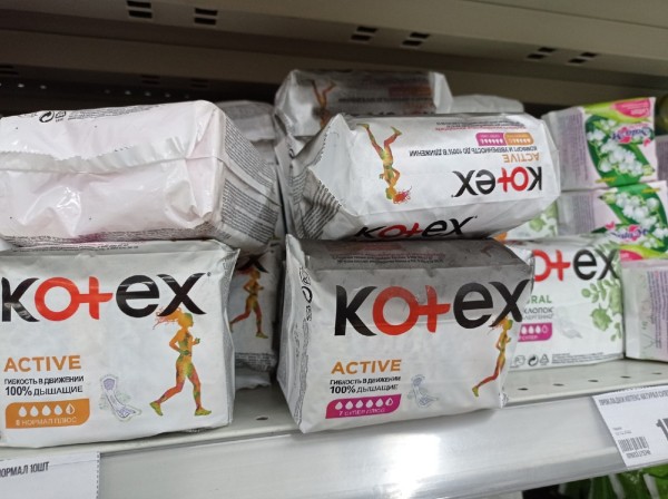 
									Закопченные игрушки, посуда в саже и черные прокладки: омичам продают то, что не сгорело в «Триумфе»   [ФОТО]  