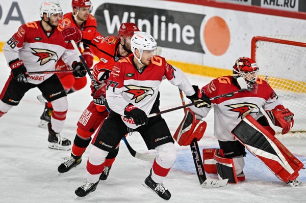 "Авангард" забросил семь шайб "Автомобилисту" в первом матче 2023 года