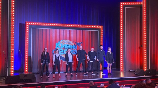 
									Сразу три омские команды оказались среди лучших на фестивале «КиВиН» в Сочи   [ФОТО]  