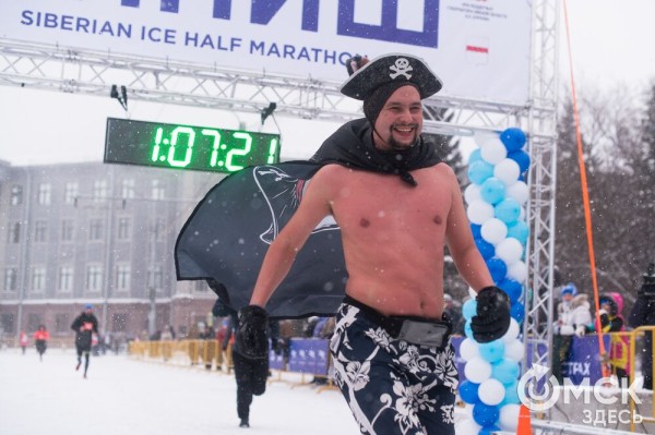 Рождественский полумарафон пробежали спортсмены из Африки, а выиграли - сибиряки Рождественский полумарафон пробежали спортсмены из Африки, а выиграли - сибиряки