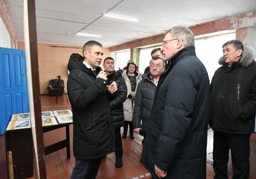 Бурков побывал в доме культуры, который не ремонтировали 40 лет