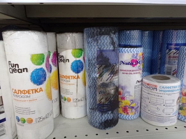 
									Закопченные игрушки, посуда в саже и черные прокладки: омичам продают то, что не сгорело в «Триумфе»   [ФОТО]  