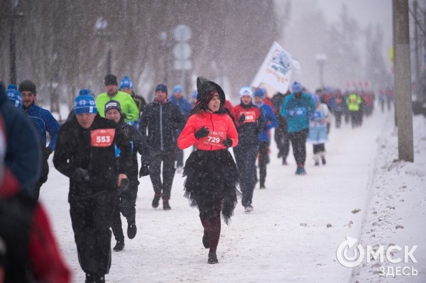 Рождественский полумарафон пробежали спортсмены из Африки, а выиграли - сибиряки Рождественский полумарафон пробежали спортсмены из Африки, а выиграли - сибиряки