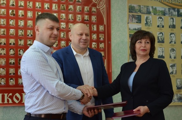 
									Школу в Омске, где царит разруха, отремонтирует меценат   [ФОТО]  