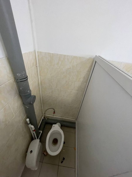 
									Омская школа рушится изнутри, но ремонтировать ее не спешат   [ФОТО]  