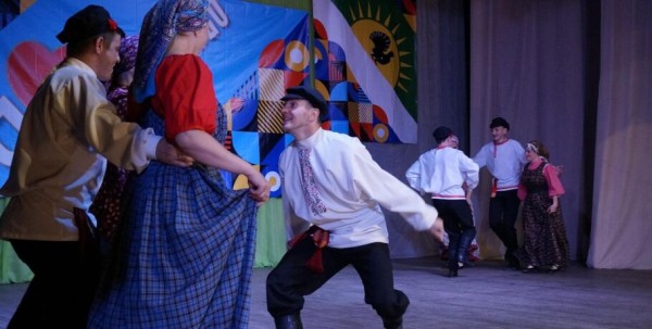 "Кадриль - это своеобразная школа взаимоотношений". Кадрильный сет - локальный бренд Седельниковского района