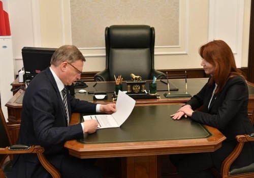 Бурков поручил узнать, довольны ли омичи образованием и здравоохранением в регионе