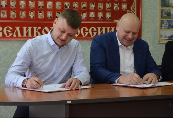 
									Школу в Омске, где царит разруха, отремонтирует меценат   [ФОТО]  