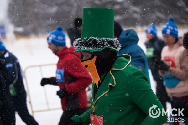 Рождественский полумарафон пробежали спортсмены из Африки, а выиграли - сибиряки Рождественский полумарафон пробежали спортсмены из Африки, а выиграли - сибиряки