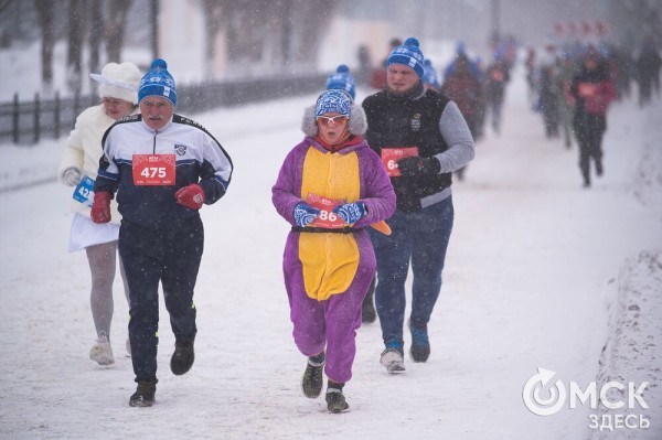 Рождественский полумарафон пробежали спортсмены из Африки, а выиграли - сибиряки Рождественский полумарафон пробежали спортсмены из Африки, а выиграли - сибиряки