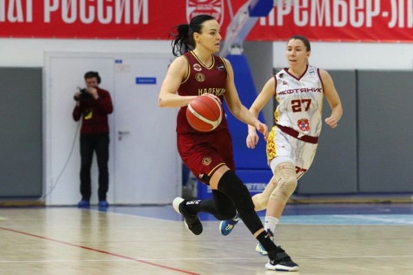 
									«Нефтяник» второй раз в сезоне выиграл у титулованной «Надежды» 