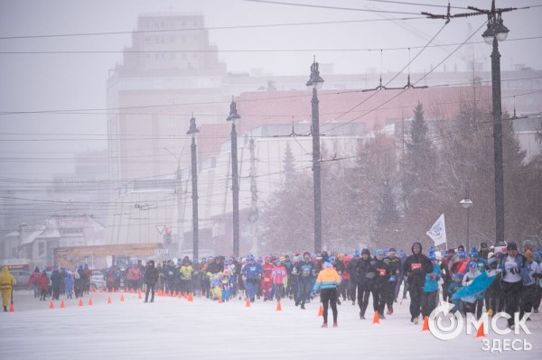 Рождественский полумарафон пробежали спортсмены из Африки, а выиграли - сибиряки Рождественский полумарафон пробежали спортсмены из Африки, а выиграли - сибиряки
