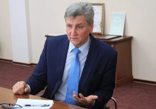 «Для себя любимого»: глава Калачинского р-на Мецлер, оскандалившийся с дорогой к своему коттеджу, выписал себе премию