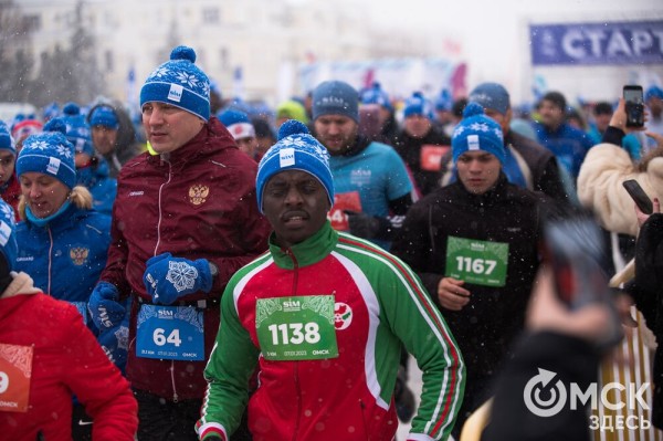 Рождественский полумарафон пробежали спортсмены из Африки, а выиграли - сибиряки Рождественский полумарафон пробежали спортсмены из Африки, а выиграли - сибиряки