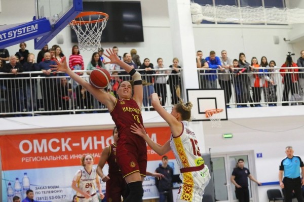 
									«Нефтяник» второй раз в сезоне выиграл у титулованной «Надежды» 