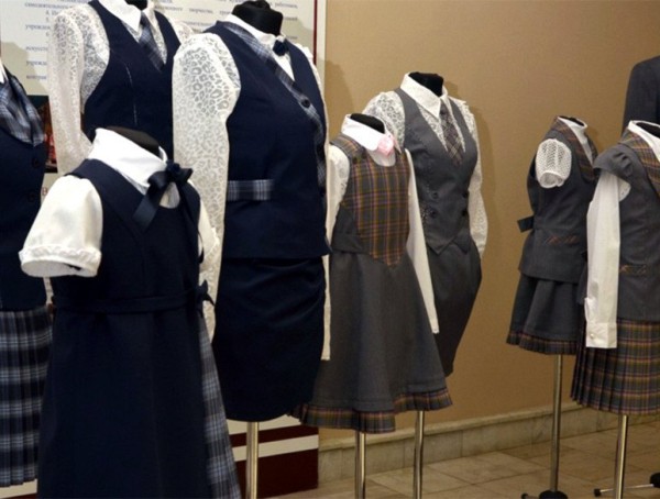 Единой школьной формы в России не будет – министр
Единой школьной формы в России не будет – министр