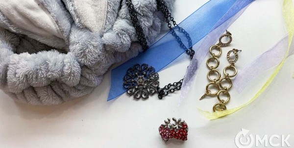 Омичей просят пожертвовать украшения на благотворительность