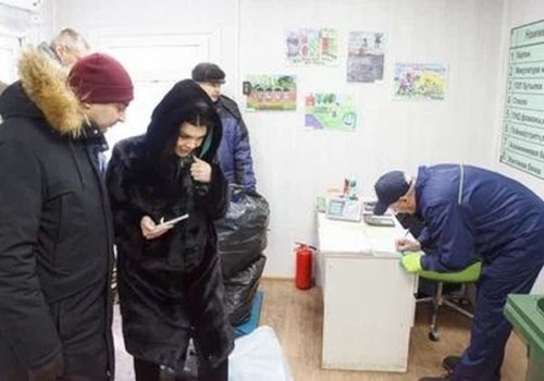 Как депутат Омского горсовета Никитин заработал на вторсырье, которое он сдал в экопункт «Магнита»