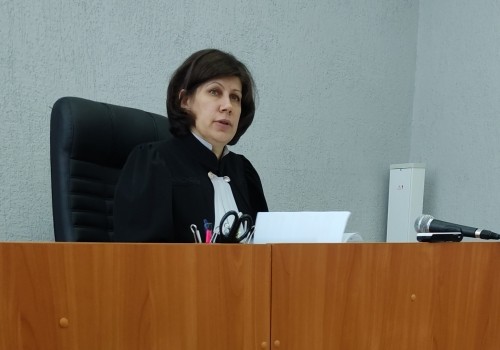 После решения тарской судьи Казаковой у 10-месячного малыша может отсохнуть ножка