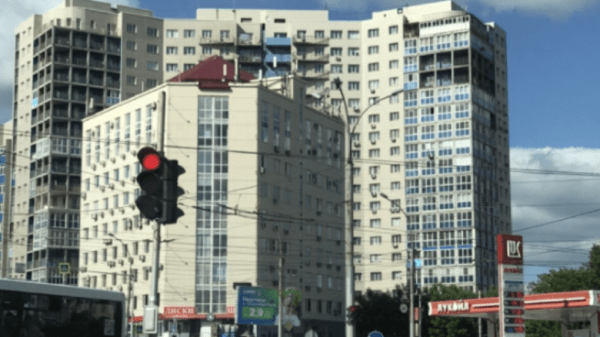 Баннер с жалобой Путину от обманутых новосибирских дольщиков сняли с долгостроя