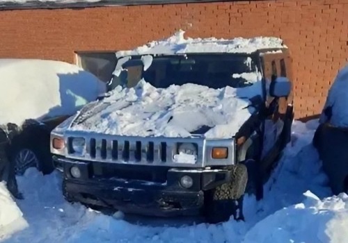 СМИ: выставили на продажу Hummer с красивым номером скандального омского застройщика