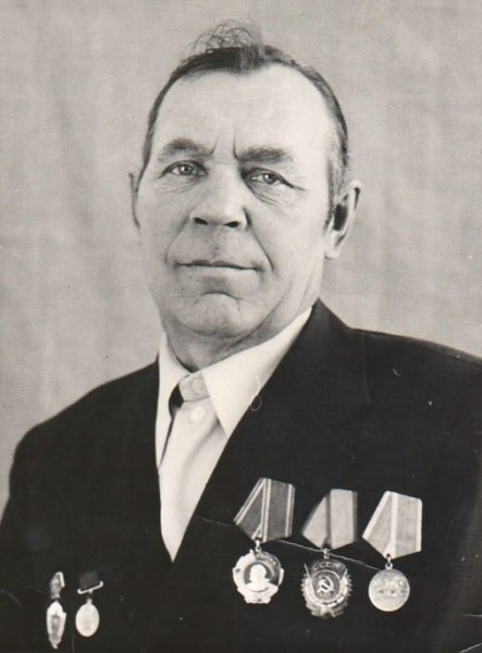 "Держится мир именно на надёжных людях". О поднятой целине как локальном бренде Русско-Полянского района "Держится мир именно на надёжных людях". О поднятой целине как локальном бренде Русско-Полянского района