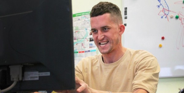 "Мат в этой жизни помогает держаться на плаву". Нужно ли бороться с ненормативной лексикой