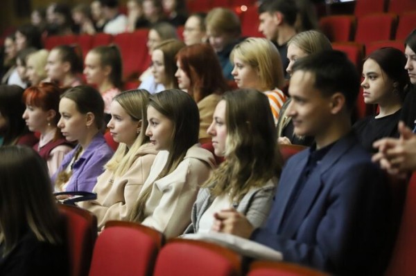 Омские студенты возьмут уроки танцев и вокала у столичных экспертов