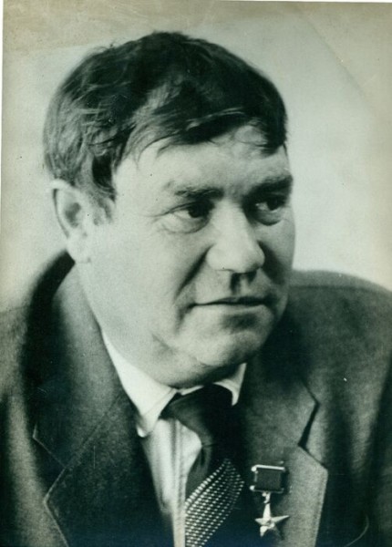 "Держится мир именно на надёжных людях". О поднятой целине как локальном бренде Русско-Полянского района "Держится мир именно на надёжных людях". О поднятой целине как локальном бренде Русско-Полянского района