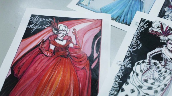 На связи с "опасными". В Омске начали готовить костюмы для нового мюзикла