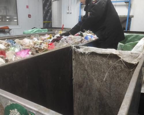 На мусоросортировочном заводе в Омске нашли патроны от автомата Калашникова На мусоросортировочном заводе в Омске нашли патроны от автомата Калашникова