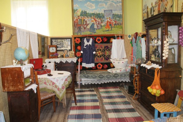 "Держится мир именно на надёжных людях". О поднятой целине как локальном бренде Русско-Полянского района "Держится мир именно на надёжных людях". О поднятой целине как локальном бренде Русско-Полянского района