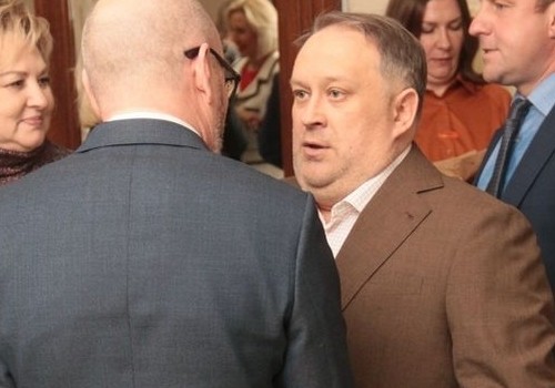 СМИ: сын бизнесмена, подозреваемого в даче взятки Репину, учредил фирму по лизингу автотранспорта