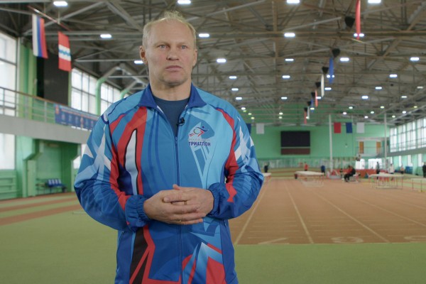 Три в одном. Омские троеборцы готовятся к летним состязаниям