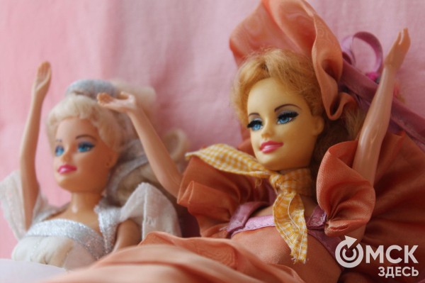 "Создали Барби с гнущимися коленями, и в семье кукол появилась разлучница". Барби отмечает день рождения