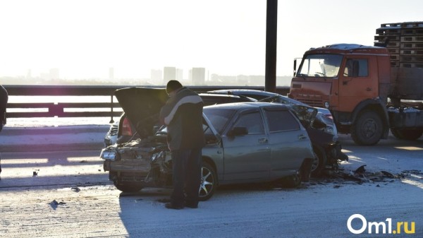 В Омске поставили дорожные камеры в местах, где часто случаются ДТП