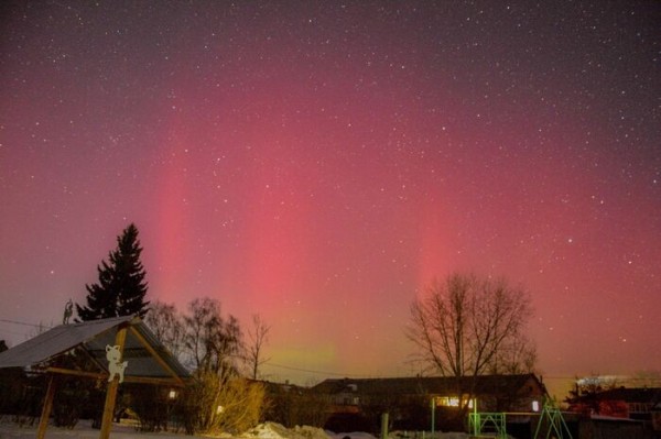 Красочное полярное сияние сфотографировали недалеко от Омска