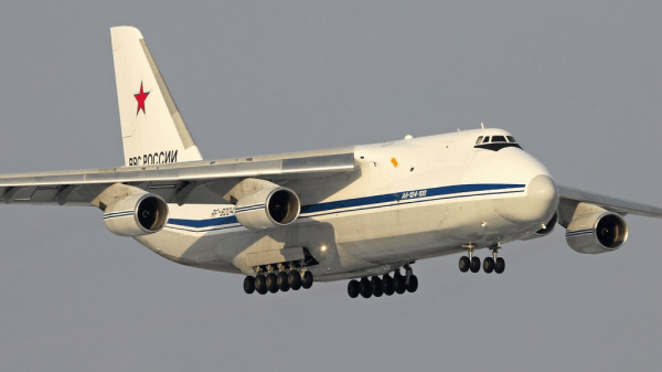 Военный самолёт Ан-124 «Руслан» совершил вынужденную посадку в Новосибирске Военный самолёт Ан-124 «Руслан» совершил вынужденную посадку в Новосибирске