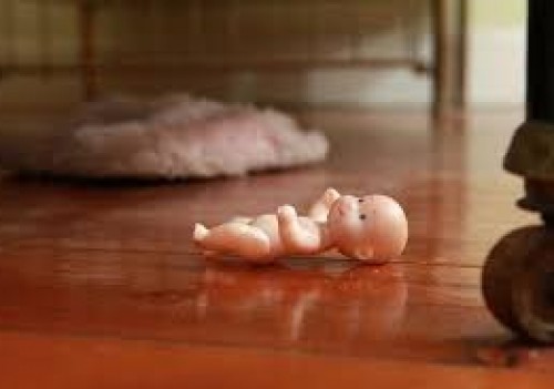 На Левобережье Омска на балконе нашли мертвую двухмесячную девочку